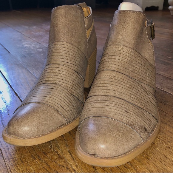 low ankle booties - Picture 2 of 4